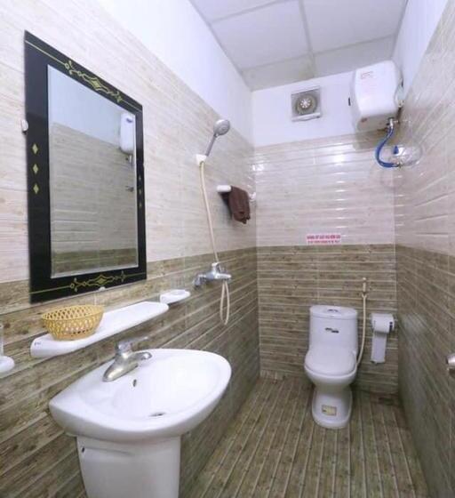 هتل Na Na Homestay