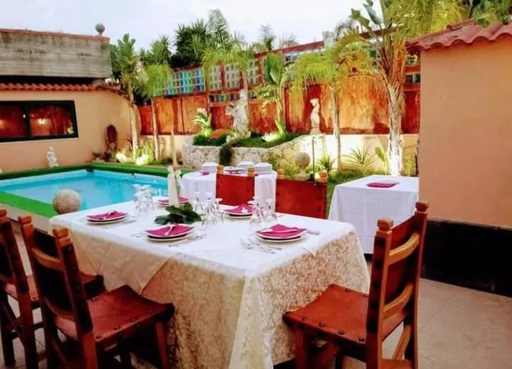 تختخواب و صبحانه Villa Courrier