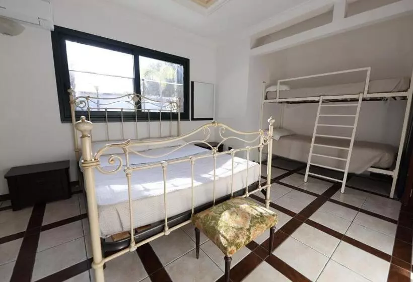 تختخواب و صبحانه Villa Courrier