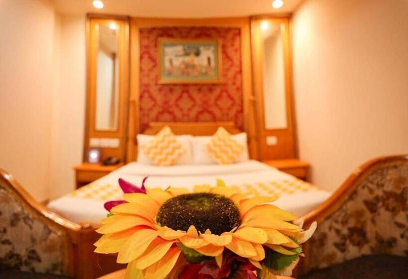 فندق Jaipur Casa Jaipur !! Walking Distance From Sindhi Camp Bus Stand !!