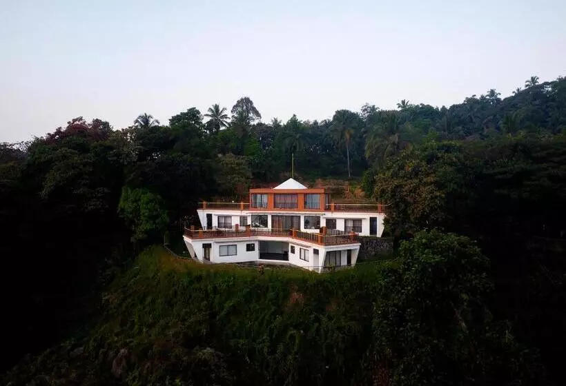 ホテル Jungle Drive Resort Vayalada