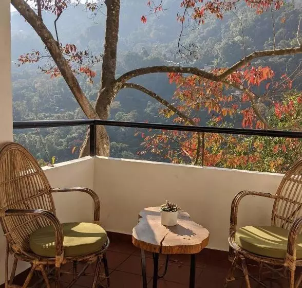 هتل Kengbari Retreat