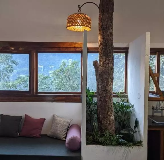 هتل Kengbari Retreat