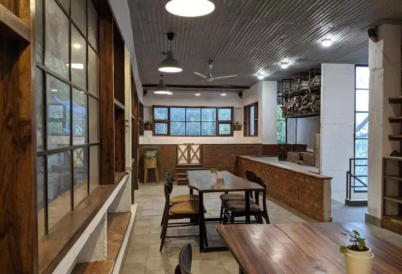 هتل Kengbari Retreat