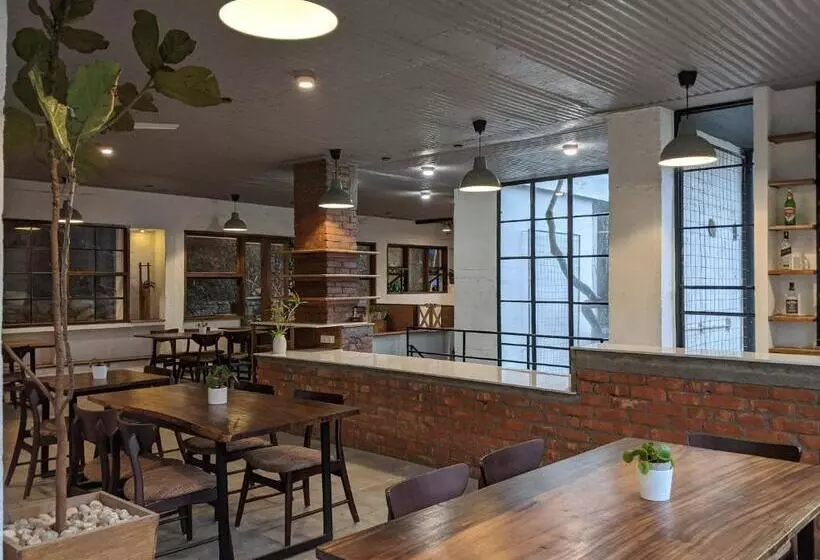 هتل Kengbari Retreat