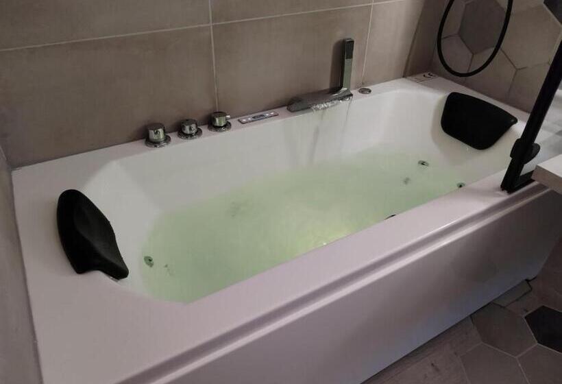 Пансион Royal Retreat