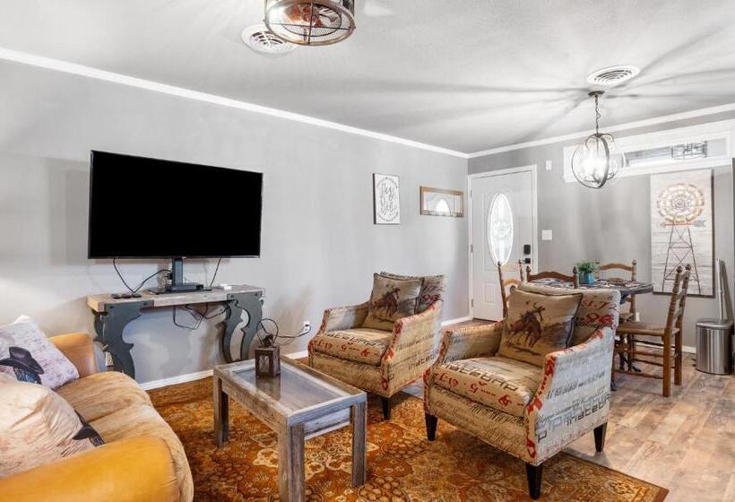 بنسيون Salt Block   The Cowboy Suite 4