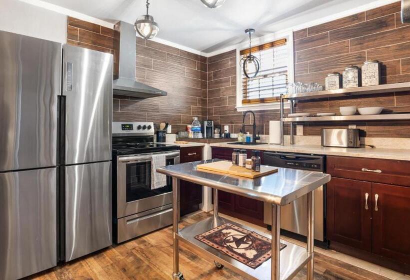 بنسيون Salt Block   The Cowboy Suite 4