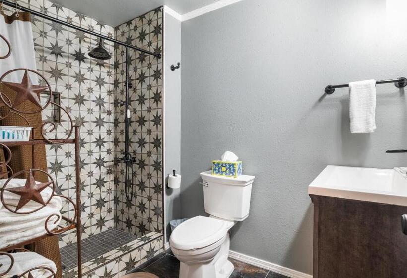 بنسيون Salt Block   The Cowboy Suite 4