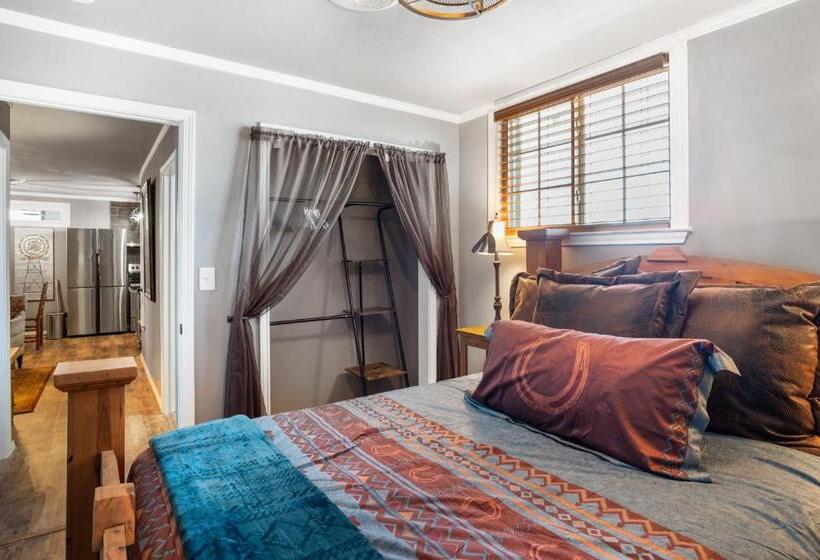 بنسيون Salt Block   The Cowboy Suite 4