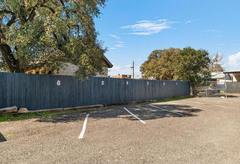 بنسيون Salt Block   The Cowboy Suite 4