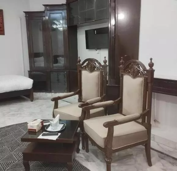 پانسیون Trail Residency Guest House