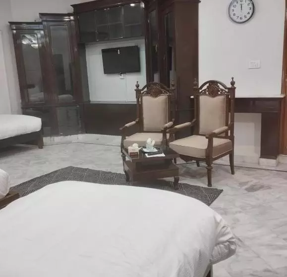 پانسیون Trail Residency Guest House