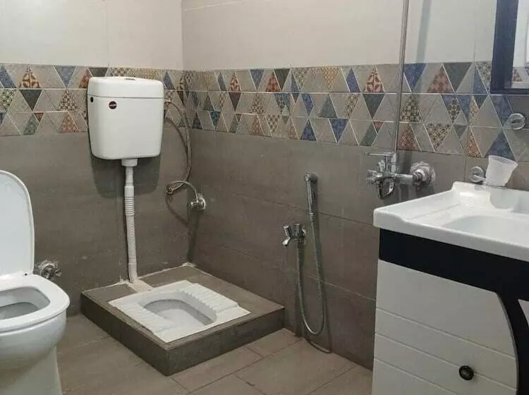 پانسیون Trail Residency Guest House