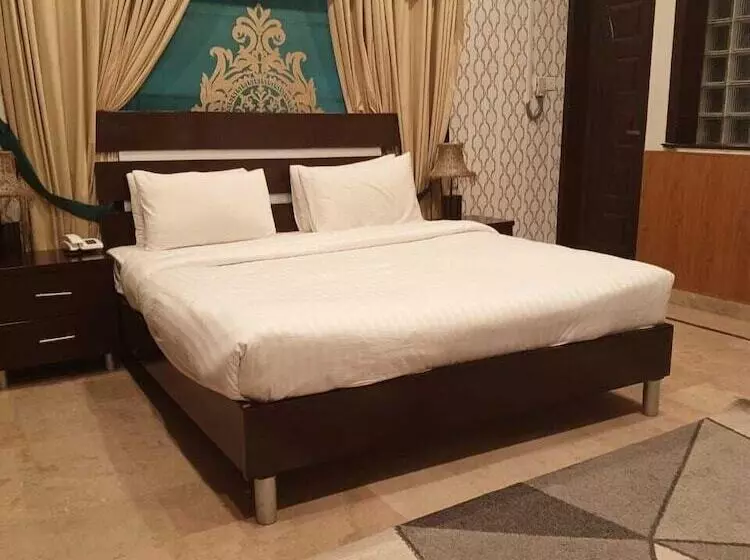 پانسیون Trail Residency Guest House