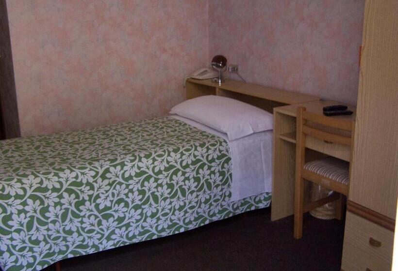 Отель Albergo Corona