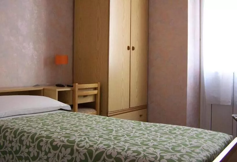 Hotelli Albergo Corona