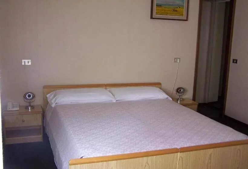 Hotelli Albergo Corona