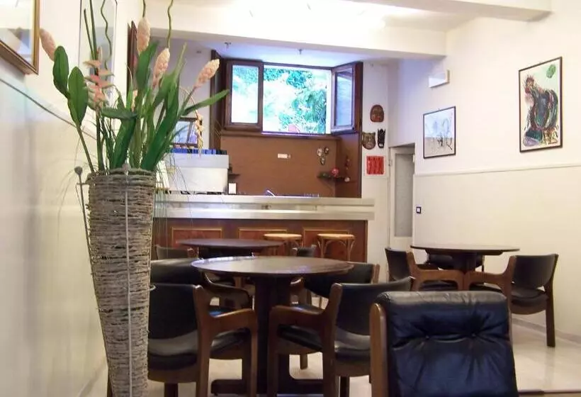 Hotelli Albergo Corona