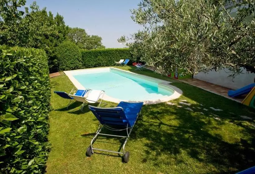 هتل Albergo Ristorante Il Terziere
