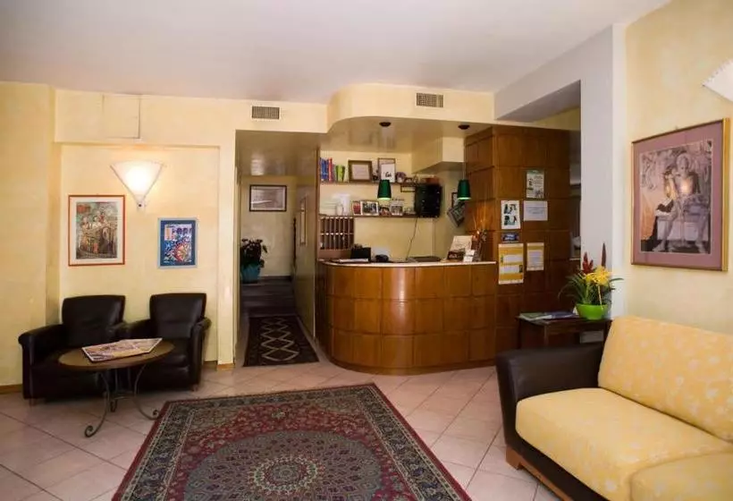 هتل Albergo Ristorante Il Terziere