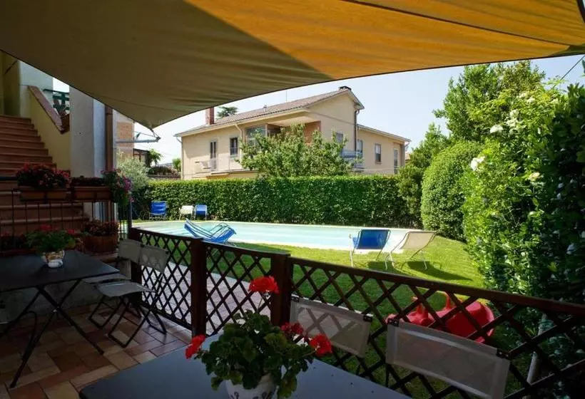 هتل Albergo Ristorante Il Terziere