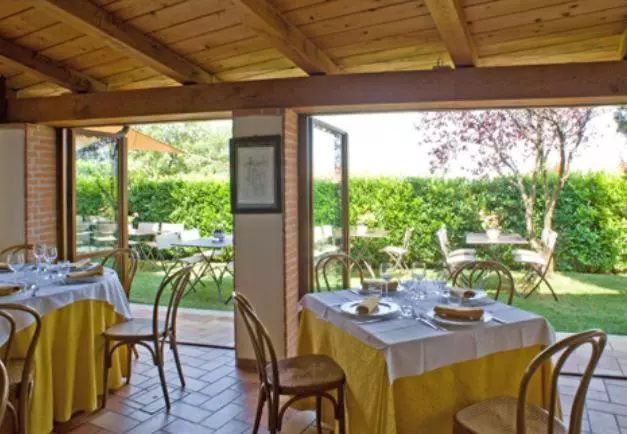 هتل Albergo Ristorante Il Terziere