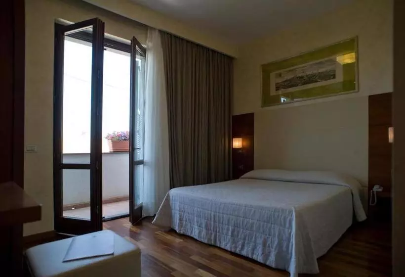 هتل Albergo Ristorante Il Terziere