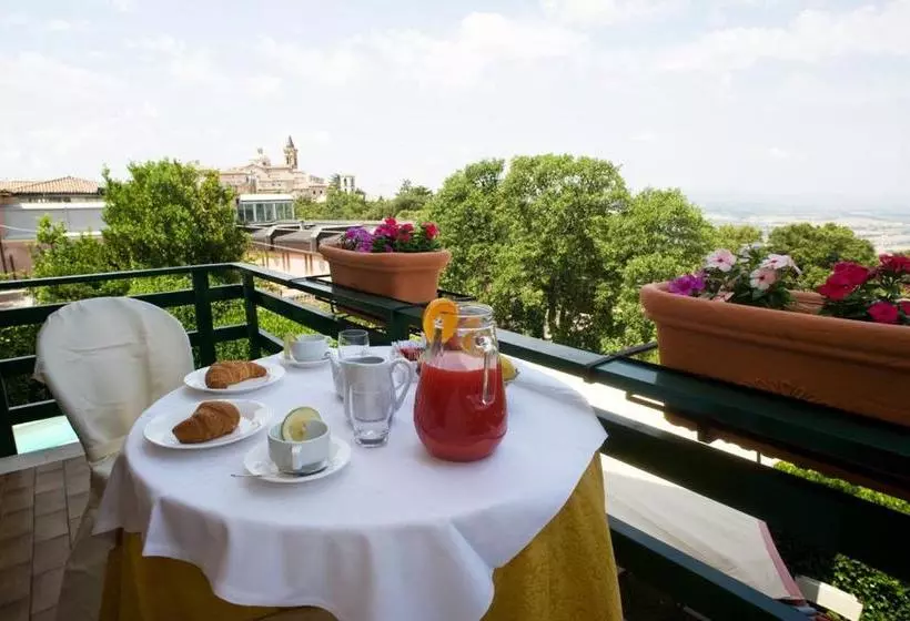 هتل Albergo Ristorante Il Terziere