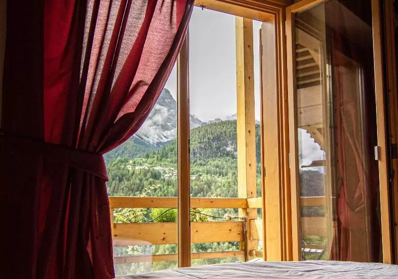 Hotelli Dolomiti Lodge Villa Gaia