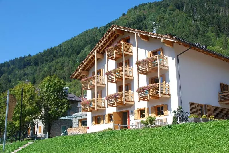 Hotelli Dolomiti Lodge Villa Gaia