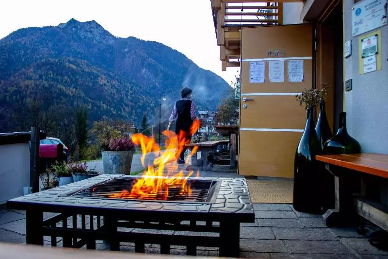 Hotelli Dolomiti Lodge Villa Gaia