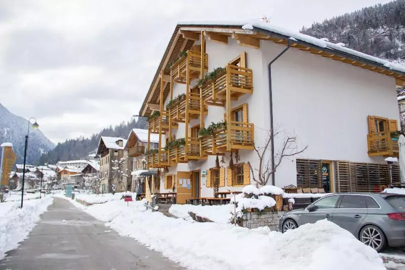 Hotelli Dolomiti Lodge Villa Gaia