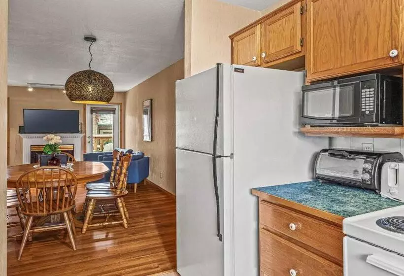 Bow Valley Chalets Entire 2 Bedrooms Townhouse