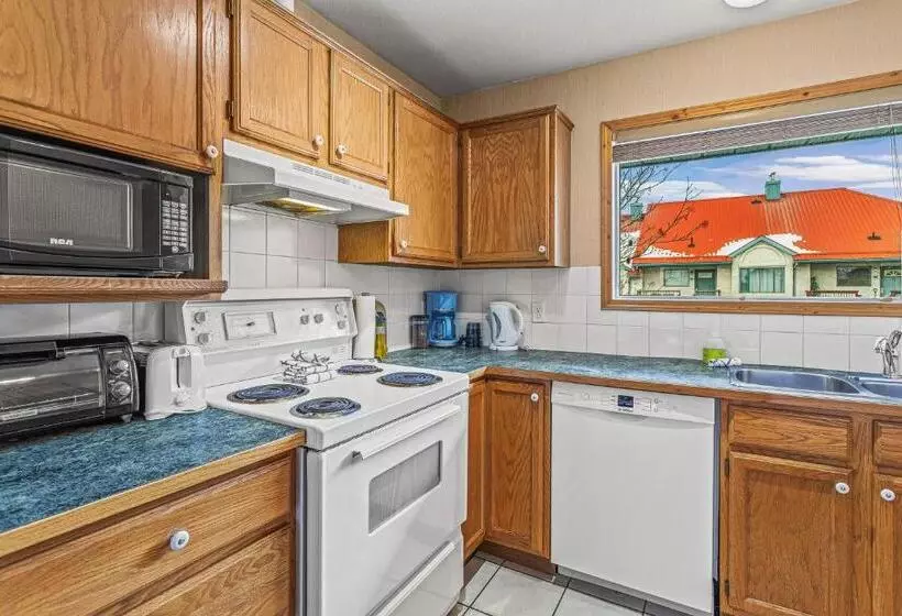 Bow Valley Chalets Entire 2 Bedrooms Townhouse