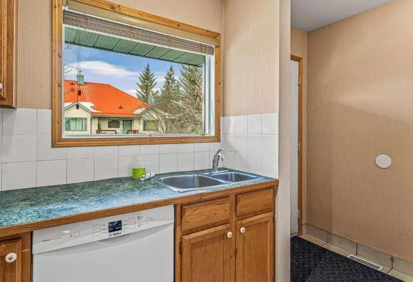 Bow Valley Chalets Entire 2 Bedrooms Townhouse