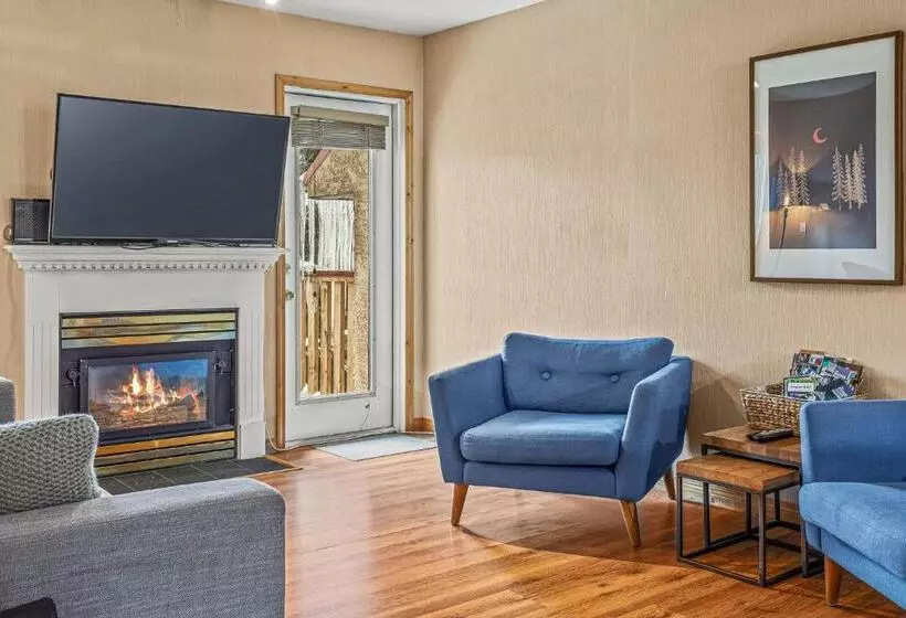 Bow Valley Chalets Entire 2 Bedrooms Townhouse