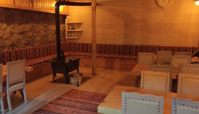 ホテル Kinya Bungalov