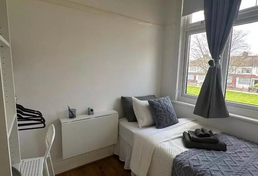ペンション Downhills Way   North London   Rooms