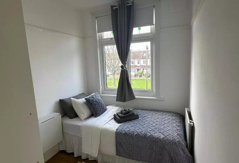 ペンション Downhills Way   North London   Rooms