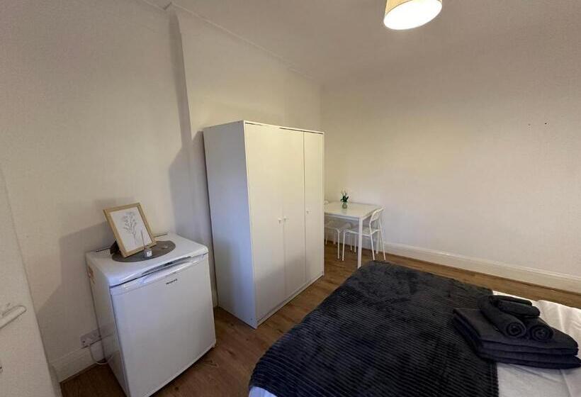 פנסיון Downhills Way North London Rooms