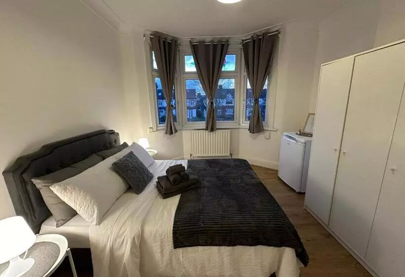 ペンション Downhills Way   North London   Rooms