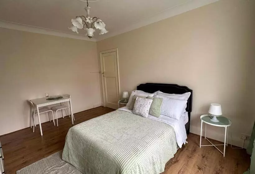 ペンション Downhills Way   North London   Rooms