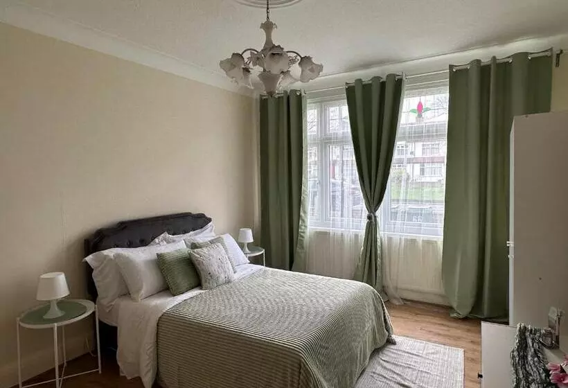 ペンション Downhills Way   North London   Rooms