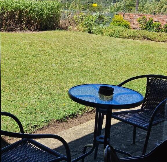 פנסיון John Bailie Guest Lodge