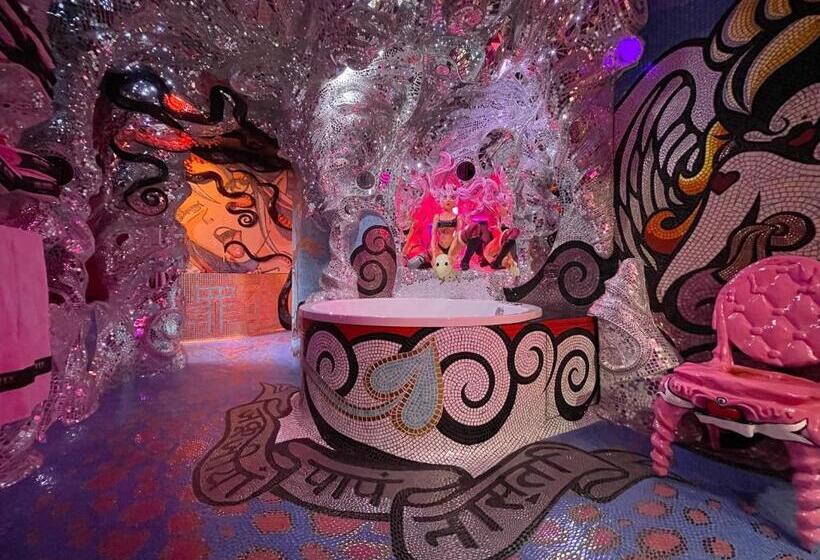 پانسیون The Sin Suite