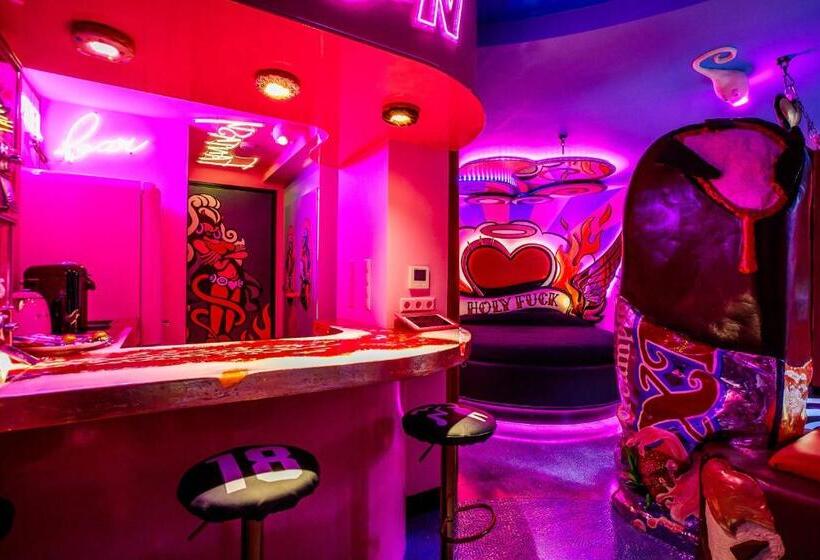 پانسیون The Sin Suite