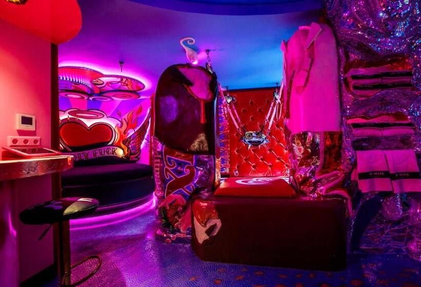 پانسیون The Sin Suite