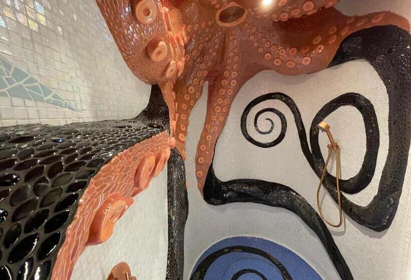 پانسیون The Sin Suite