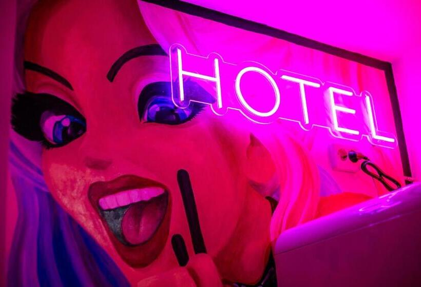 پانسیون The Sin Suite